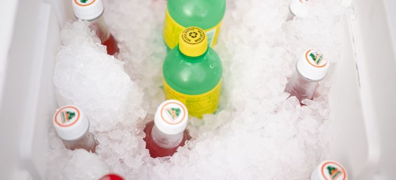 Cold drinks on ice